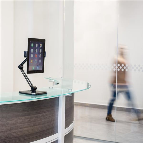 StarTech.com Verstellbarer Tablet-Ständer - Wandmontage mit Schwenkarm - Schwarz - Ideal für Tablets