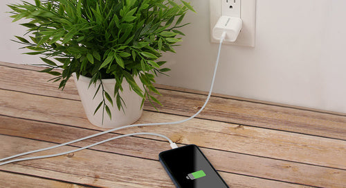 iogear GPAWC20W mobile device charger