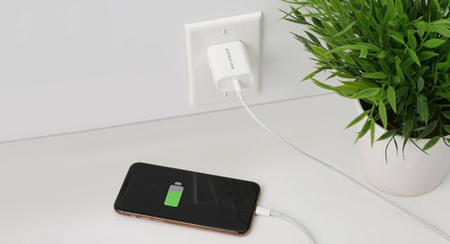 iogear GPAWC20W mobile device charger