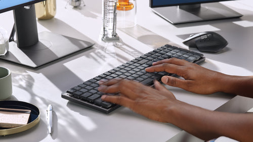 Logitech 920-010548 keyboard