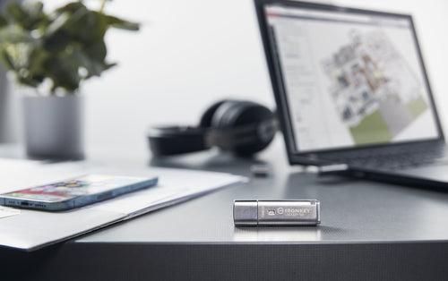 USB Flash Drive Kingston IronKey Locker+ 50 128GB 256-Bit Encryption 145MB/s USB 3.2 Gen 1