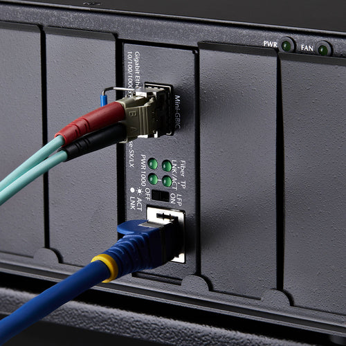Media Converter StarTech.com MCM1110SMLC20 Single-Mode LC 20km 2000 Mbit/s Gigabit Ethernet - MCM1110SMLC20